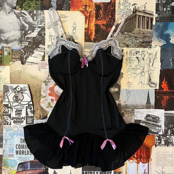 Lace and bow adorable mini slip dress - Picture 2 of 7